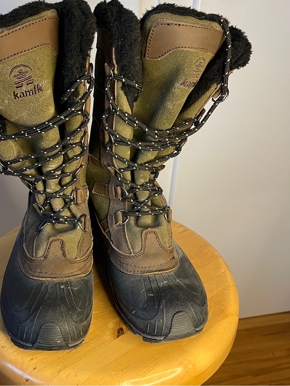 Kamik Sz 8 Olive Winter Boots with Rubber Toe. Worn a couple of times.